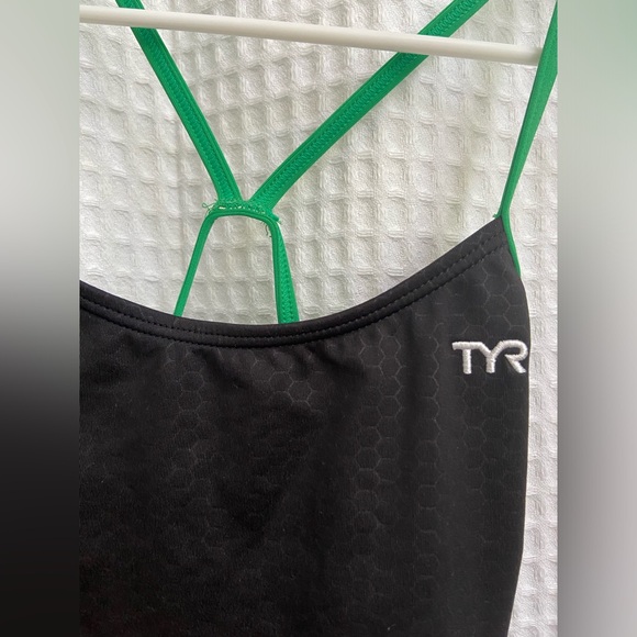 TYR Hexa Cutoutfit One Piece Training/Competition Swimsuit - Picture 4 of 7